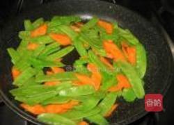 火腿炒荷兰豆的做法图解6
