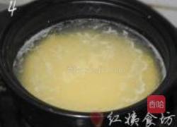 蛋黄小米粥的做法图解4