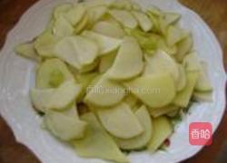扁豆炒土豆片的做法图解1