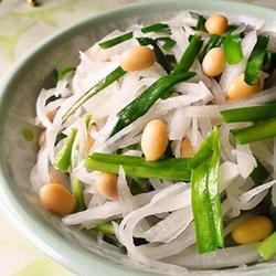 韭香白萝卜炒黄豆的做法[图]