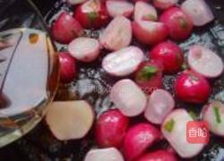 蒜香樱桃萝卜的做法图解4