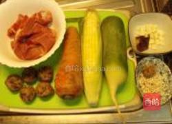 红萝卜猪肉汤的做法图解1