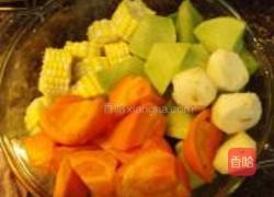 红萝卜猪肉汤的做法图解3