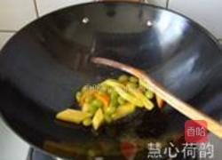 双色南瓜炒白果的做法图解12