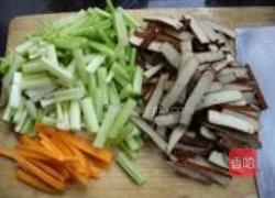 西芹香干小炒的做法图解4