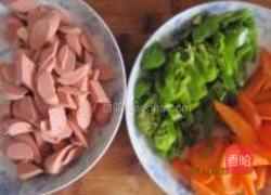 青椒香肠的做法图解2