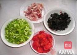 番茄炒三丁的做法图解1