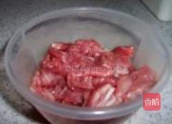 酱焖肉片扁豆的做法图解1