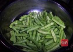 酱焖肉片扁豆的做法图解2
