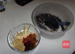 参芪红枣炖乌鸡的做法图解1