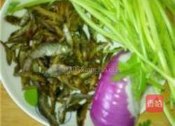 火焙鱼的做法图解1