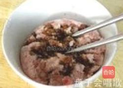 虾仁肉末丝瓜盅的做法图解2