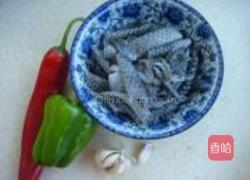 双椒炒鱼皮的做法图解1
