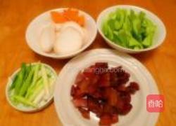 腊肉杏鲍炒西芹的做法图解2