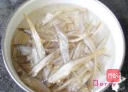 辣味小毛鱼的做法图解2