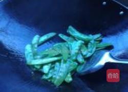 鲜鱿炒荷兰豆的做法图解4