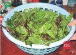 豆豉炒莴笋叶的做法图解1