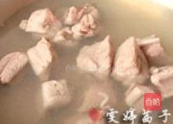 薏米冬瓜芡实猪骨汤的做法图解1