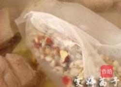 薏米冬瓜芡实猪骨汤的做法图解3