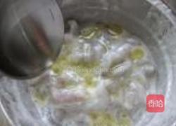 菠萝虾球的做法图解1