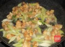 芹菜炒东风螺肉的做法图解7