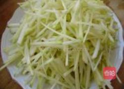 土豆丝炒辣椒丝的做法图解1