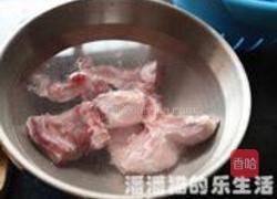 番茄莲藕排骨汤的做法图解1