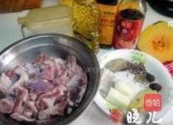 南瓜炖排骨的做法图解1