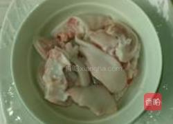 葱烧猪蹄的做法图解1