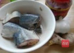 豆瓣酱烧马鲛鱼的做法图解1