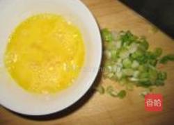 蒜香蛋炒饭的做法图解2