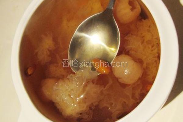 桂圆银耳莲子汤