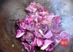 菜花炒紫甘蓝的做法图解4