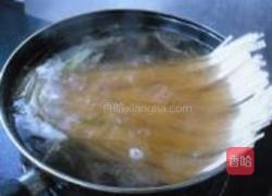 菠菜热汤面的做法图解5
