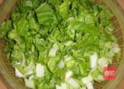 红椒炒黄叶菜的做法图解1