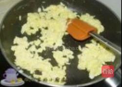 虾仁白果蛋炒饭的做法图解2