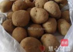 菠萝酱汁咕噜土豆球的做法图解1