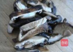 香菇炒小白菜的做法图解1