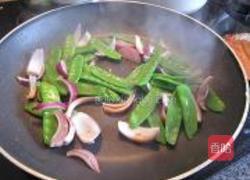 荷豆洋葱炒鱼柳的做法图解6