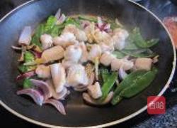 荷豆洋葱炒鱼柳的做法图解7