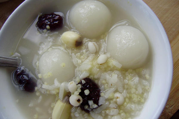 红毛丹糯米莲子粥