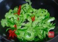 辣椒炒凉瓜的做法图解3