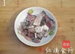 水煮鲫鱼块的做法图解1