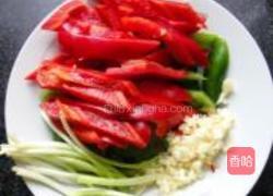 双椒炒爽肚的做法图解2
