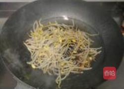 黄豆芽炒粉条的做法图解4