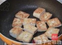 蚝汁桃仁木耳豆腐煲的做法图解5