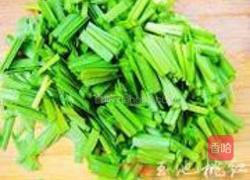 韭菜炒鸭血的做法图解3