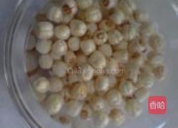 莲子桂圆汤的做法图解1