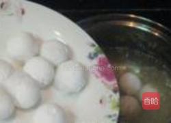 银耳酒酿汤圆的做法图解3