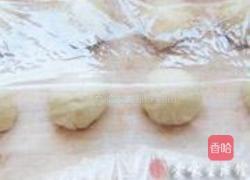 蘑菇头桑葚果酱小餐包的做法图解4